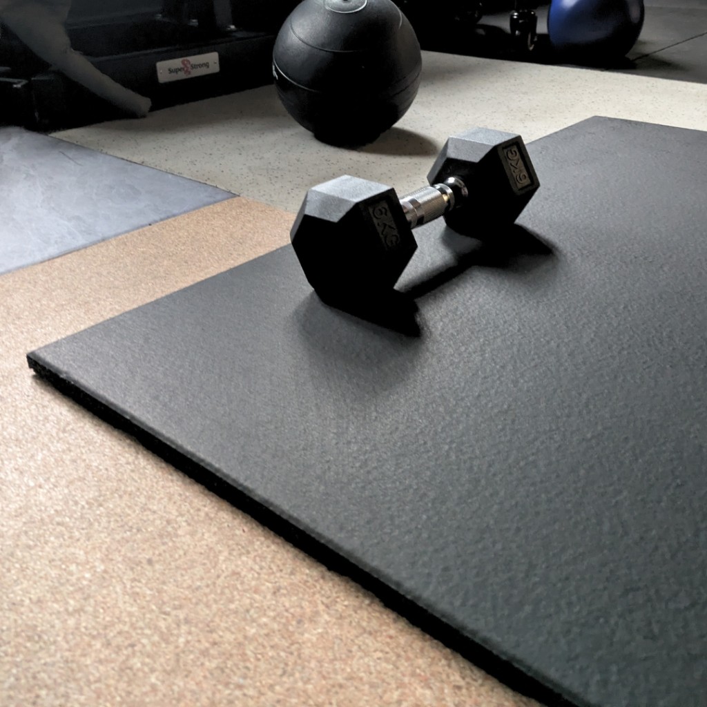 Pulse finish black tile with dumbbell