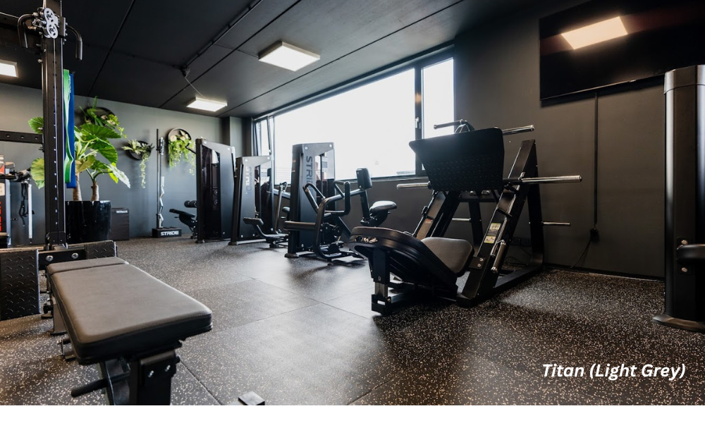 Superstrata Titan in Black